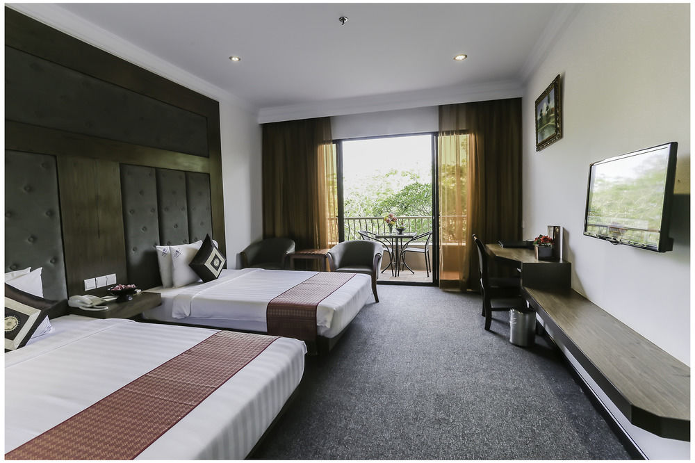 Angkor Howard Hotel Сиемрип Экстерьер фото